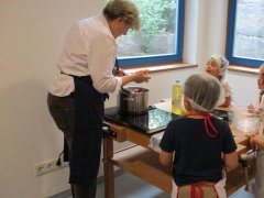 Vorschulkinder kochen mit Frau Asenbrunner-web